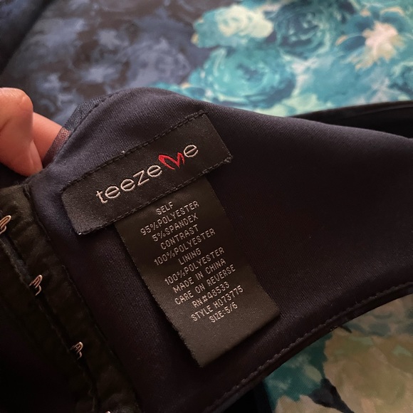 homecoming super cute two piece. Used once and in great condition - Picture 3 of 3